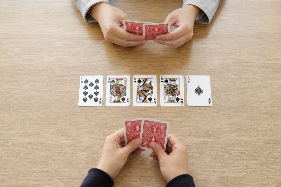 德州扑克基础规则:两张底牌与五张公共牌